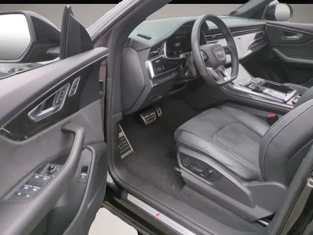 Audi SQ8 4x4 4,0 373 kW 4.0TFSI automat rok 2023, czarny, 57 000 km, Niemcy — zdjęcie 4 z 5