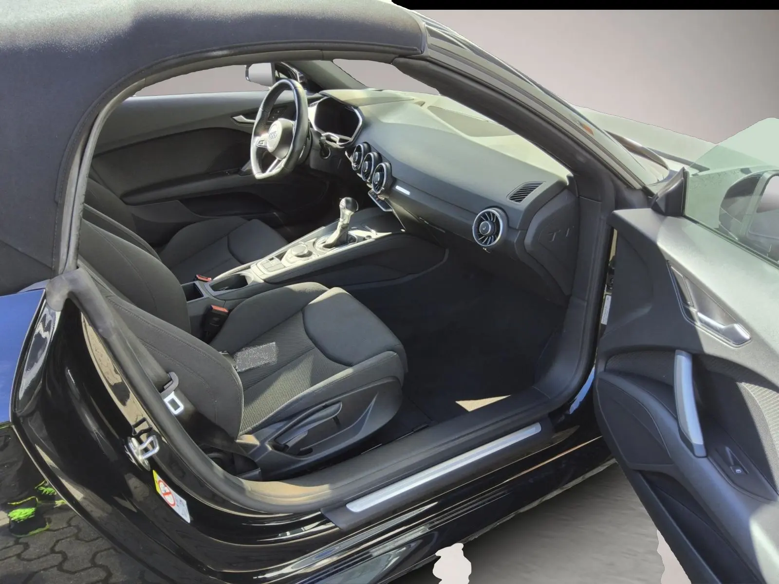 Audi TT 2,0 145 kW TFSI automat rok 2023, czarny, 30 000 km, Niemcy — zdjęcie 3 z 3