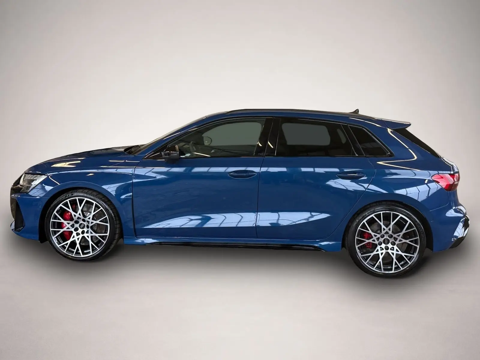Audi RS3 4x4 2,5 294 kW automat rok 2025, niebieski, 8039 km, Niemcy — zdjęcie 2 z 8