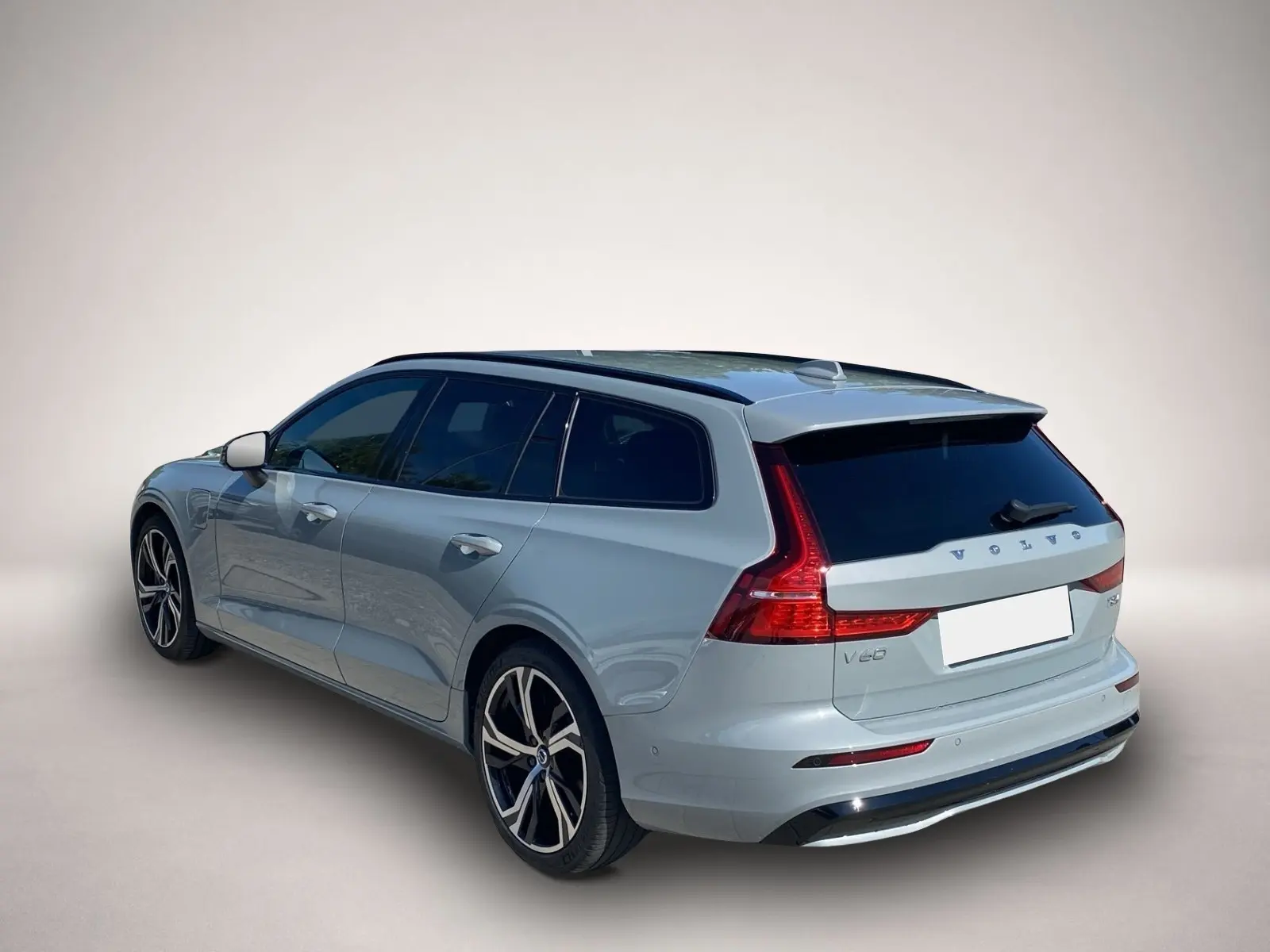 Volvo V60 4x4 2,0 335 kW automat rok 2024, szary, 25 100 km, Niemcy — zdjęcie 3 z 8