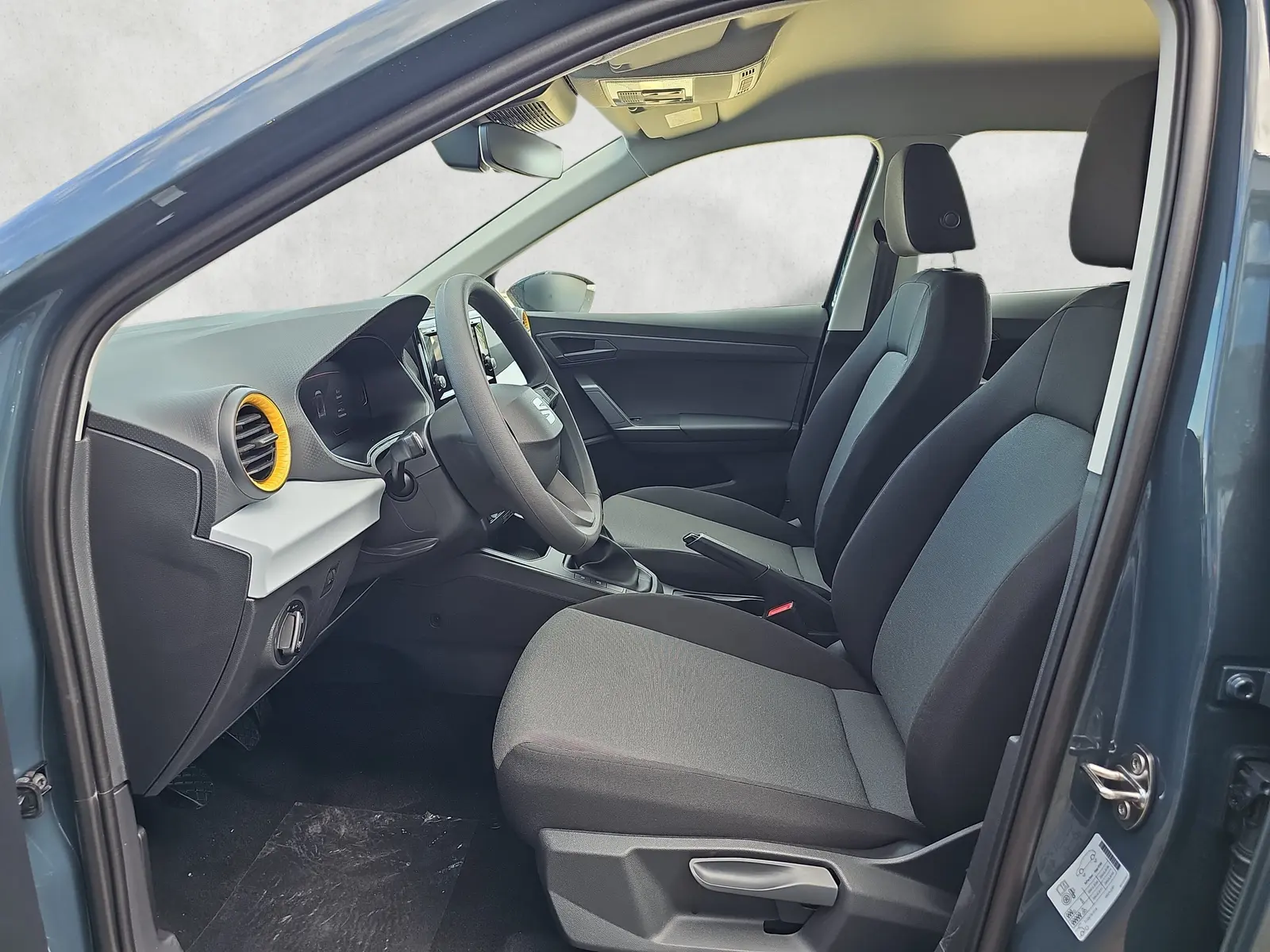 Seat Arona 70 kW 1.0 TSI manualna rok 2026, niebieski, 9 km, Niemcy — zdjęcie 10 z 24