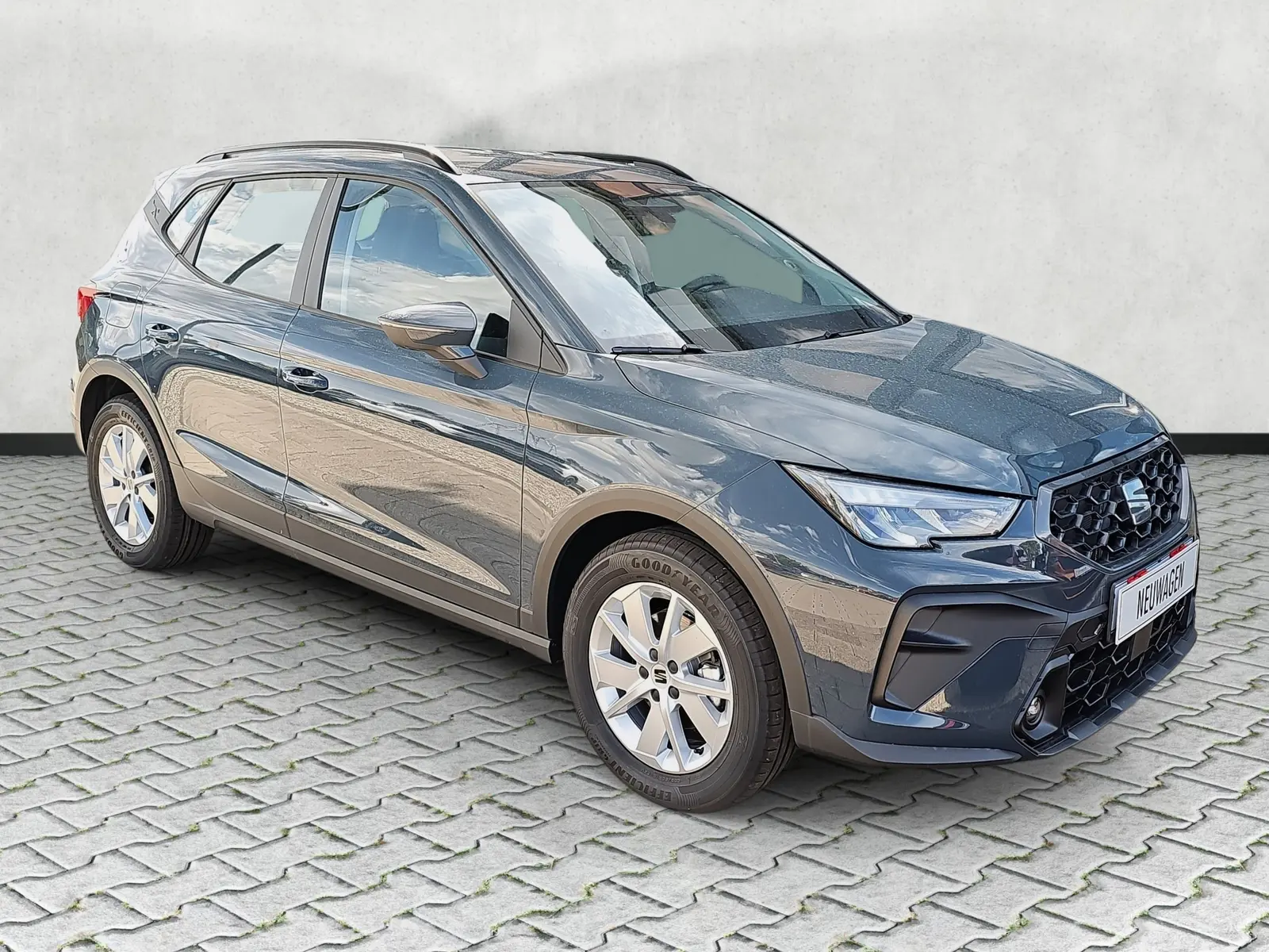 Seat Arona 70 kW 1.0 TSI manualna rok 2026, niebieski, 9 km, Niemcy — zdjęcie 2 z 24