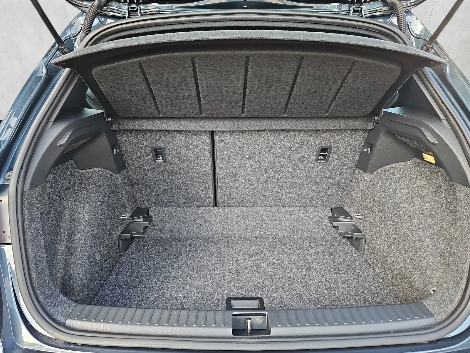 Seat Arona 70 kW 1.0 TSI manualna rok 2026, szary, 9 km, Niemcy — zdjęcie 14 z 22