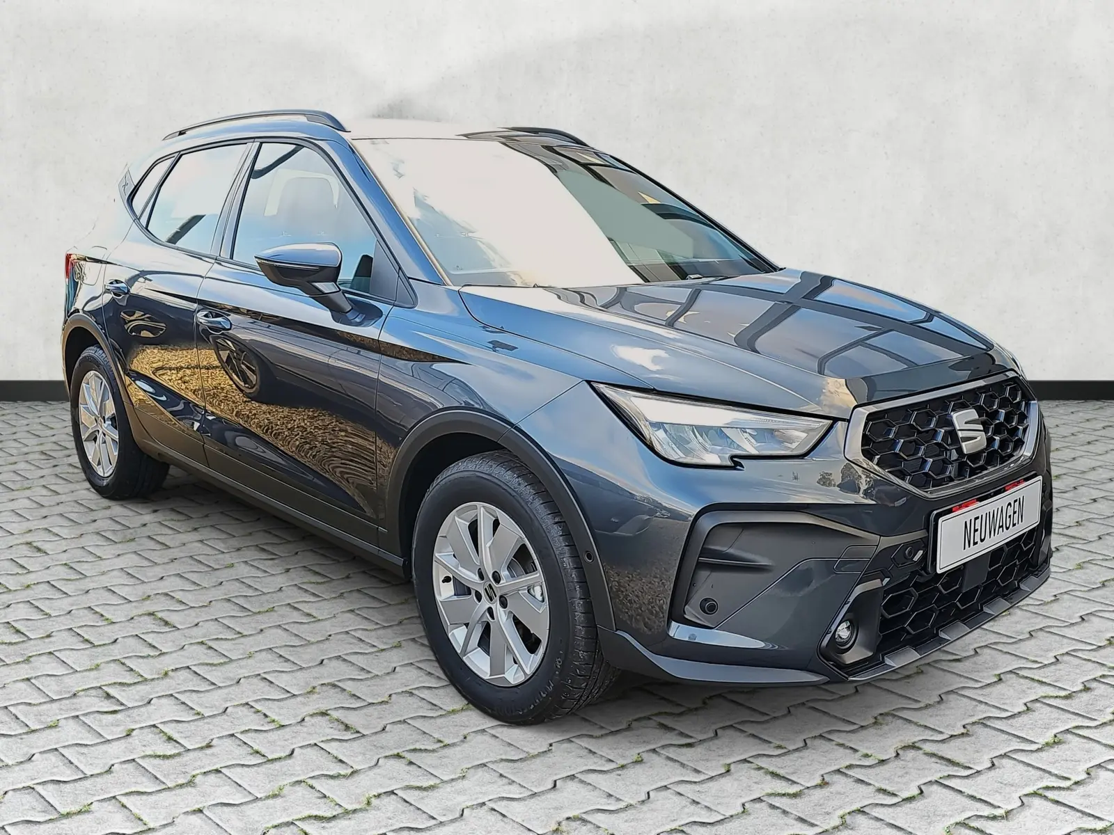 Seat Arona 70 kW 1.0 TSI manualna rok 2026, szary, 9 km, Niemcy — zdjęcie 2 z 22