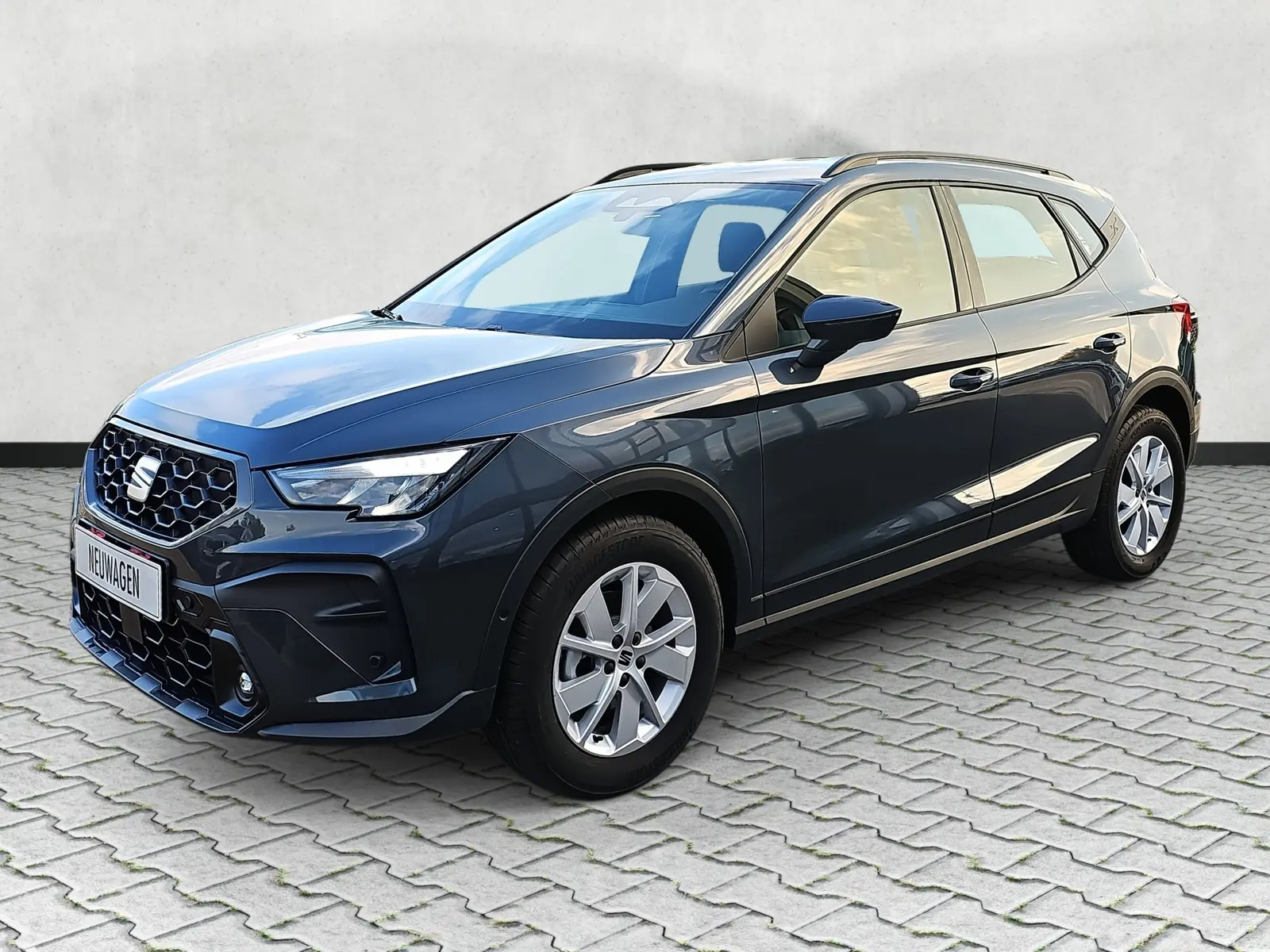 Seat Arona 70 kW 1.0 TSI manualna rok 2026, szary, 9 km, Niemcy — zdjęcie 4 z 22