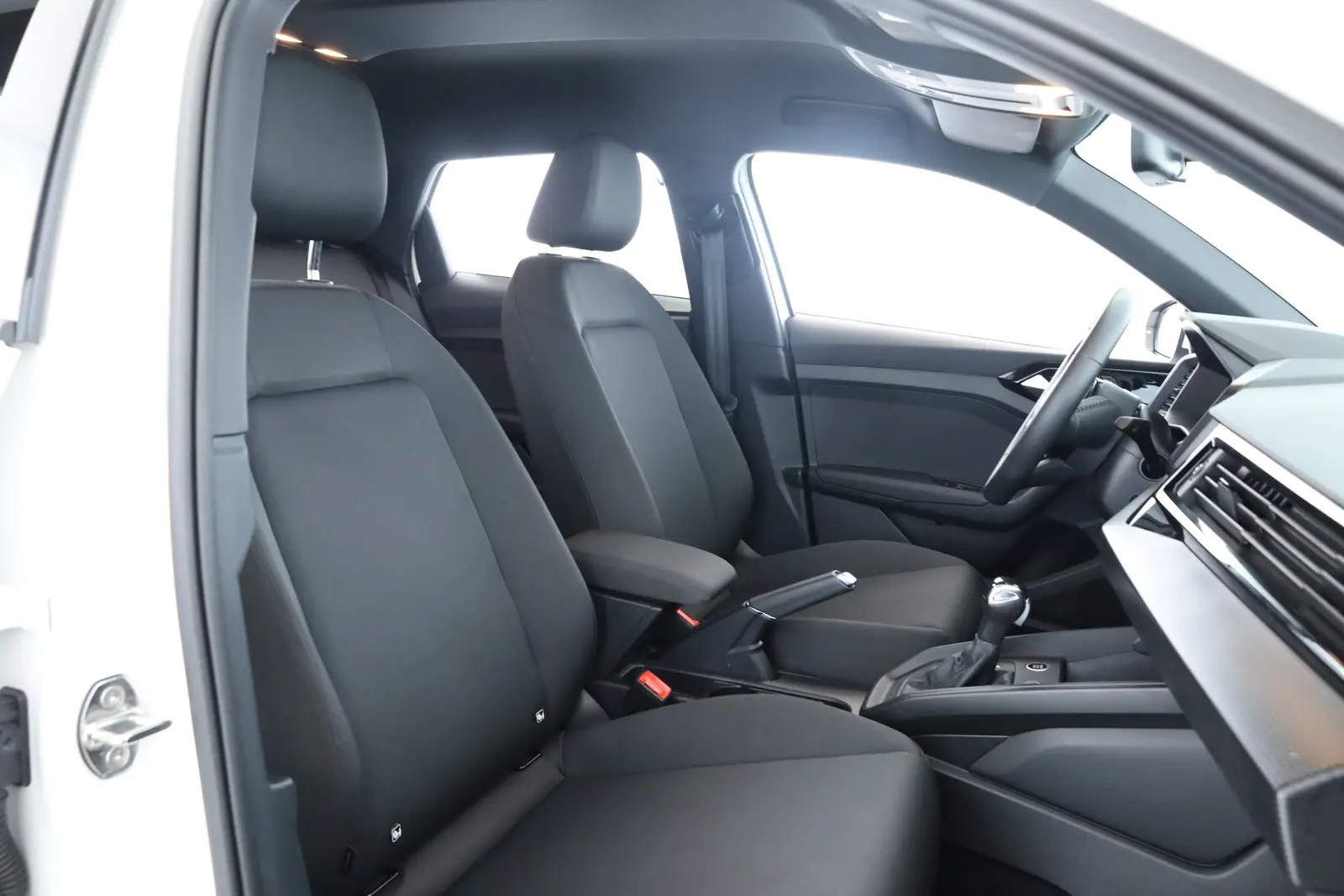 Audi A1 1,0 70 kW TFSI automat rok 2025, biały, 13 300 km, Niemcy — zdjęcie 9 z 40