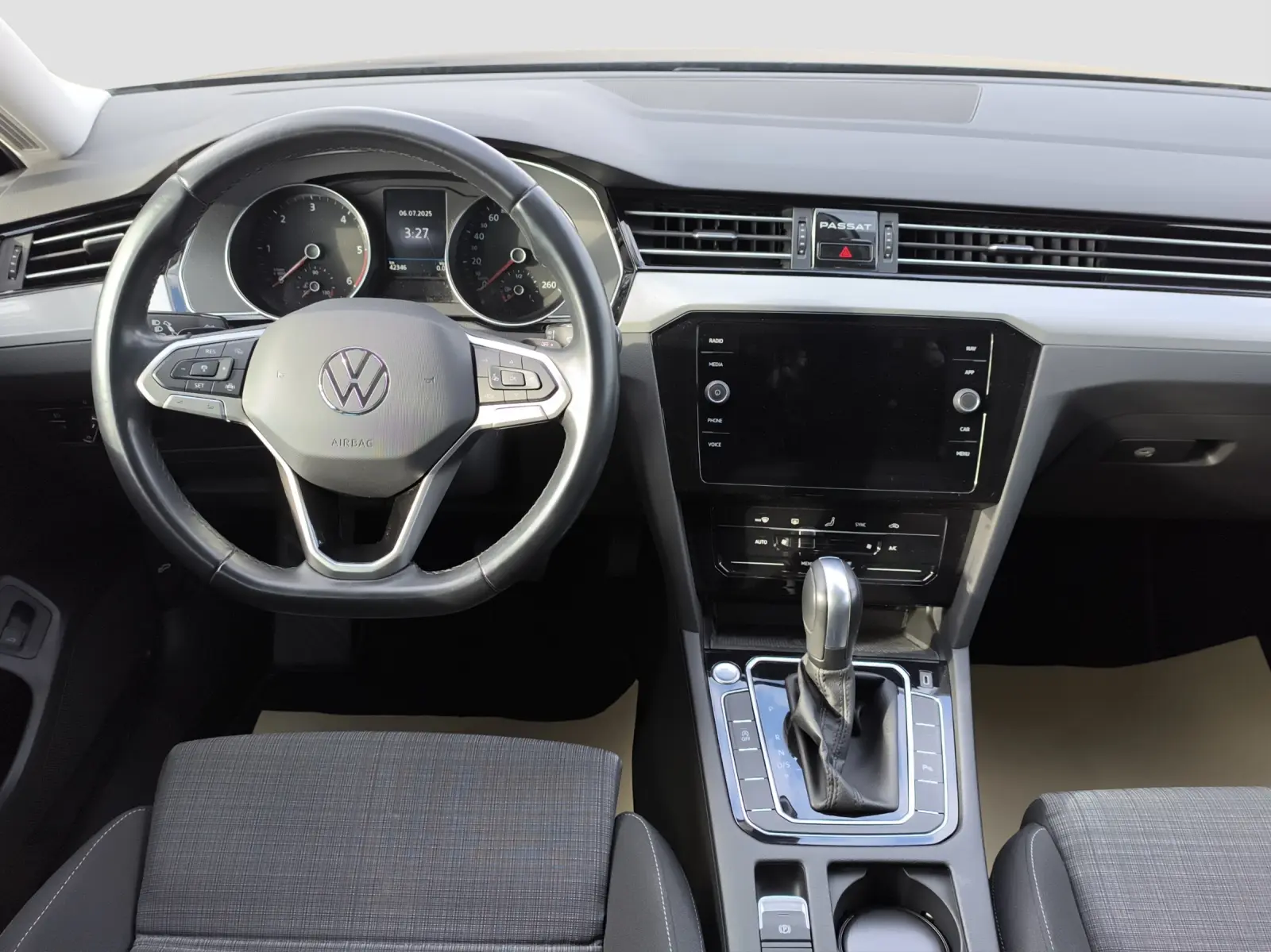 Volkswagen Passat 110 kW 2.0 TDI DSG rok 2020, szary, 42 500 km, Niemcy — zdjęcie 8 z 19