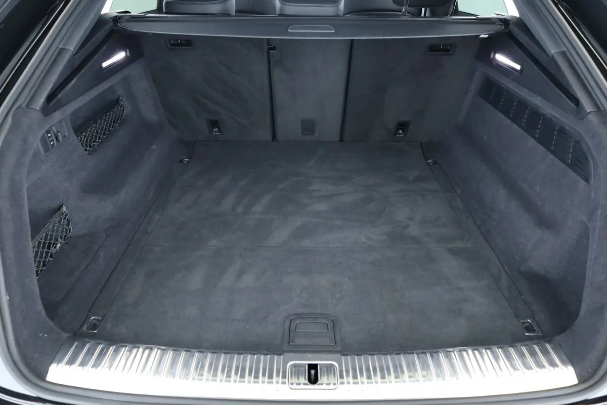 Audi SQ8 4x4 4,0 373 kW TFSI automat rok 2025, czarny, 46 100 km, Niemcy — zdjęcie 10 z 40