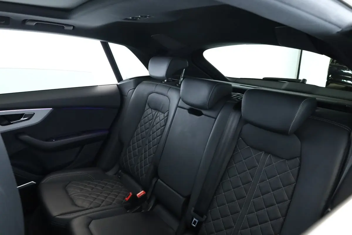 Audi SQ8 4x4 4,0 373 kW TFSI automat rok 2025, czarny, 46 100 km, Niemcy — zdjęcie 16 z 40