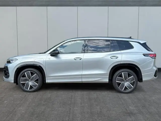 Volkswagen Tayron 200 kW 1.5 TSI 130 85 DSG rok 2026, srebrny, 10 km, Niemcy — zdjęcie 2 z 16