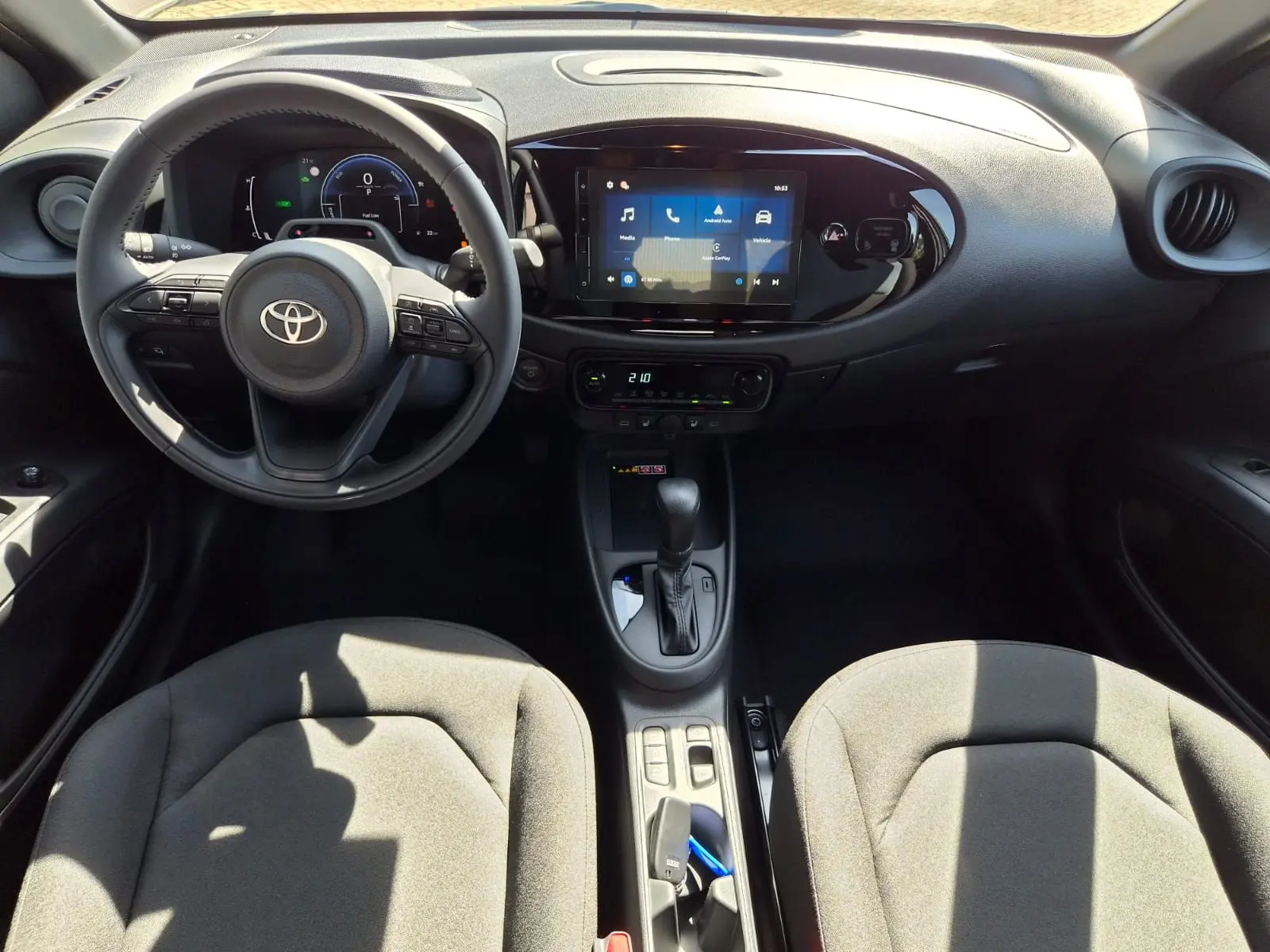 Toyota Aygo 1,5 85 kW automat rok 2026, czarny, 2 km, Niemcy — zdjęcie 10 z 23