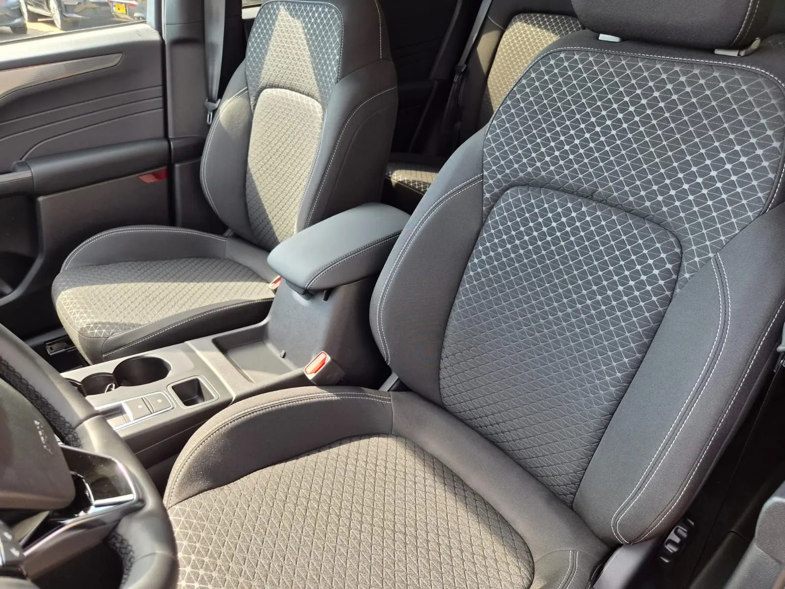 Ford Kuga 2,5 178 kW PHEV automat rok 2026, czarny, 2 km, Niemcy — zdjęcie 13 z 29