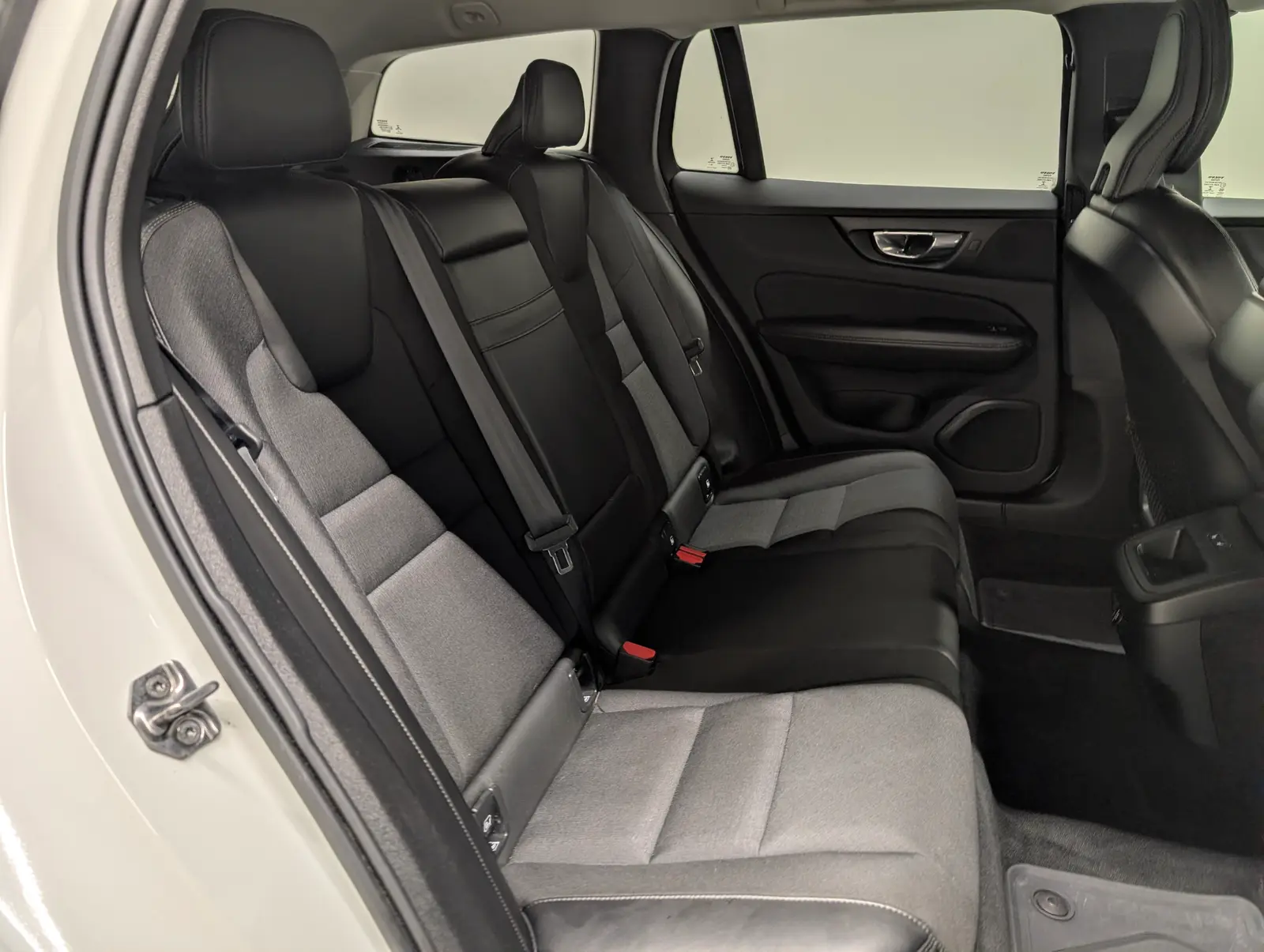 Volvo V60 2,0 140 kW automat rok 2020, biały, 85 650 km, Niemcy — zdjęcie 12 z 20