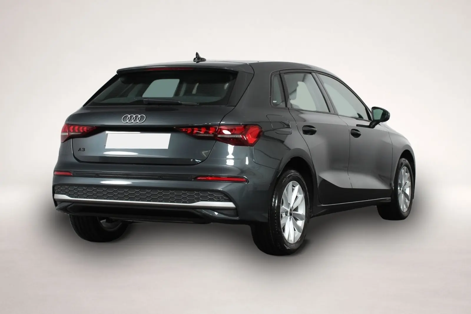 Audi A3 85 kW 1.5 TFSI automat, szary, 50 km, Niemcy — zdjęcie 5 z 5