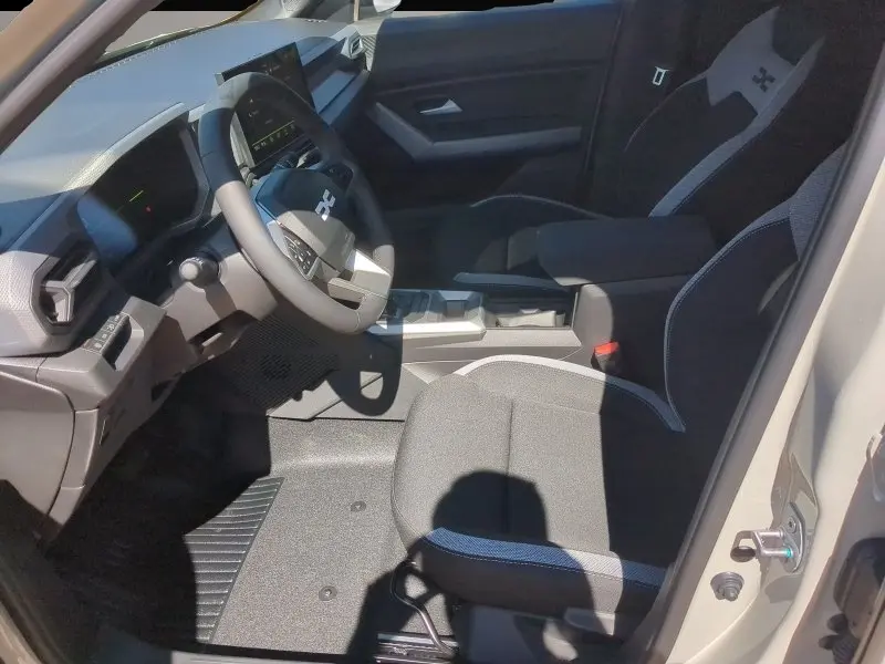 Dacia Duster 1,8 116 kW automat rok 2026, beżowy, 20 km, Niemcy — zdjęcie 4 z 5