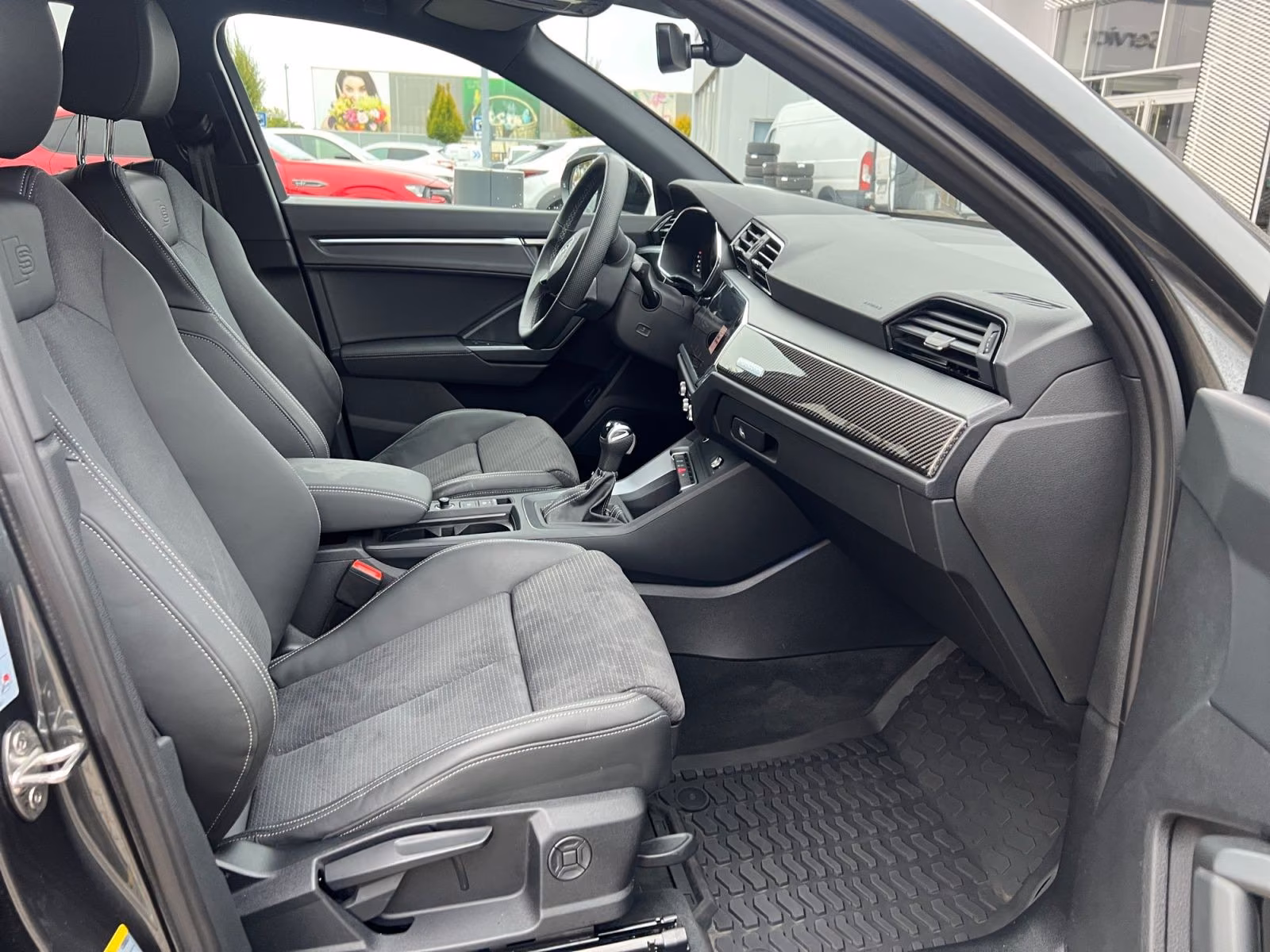Audi q3 quattro 2,0 TFSI 140 kW automat rok 2025, 5760 km, Niemcy — zdjęcie 6 z 15